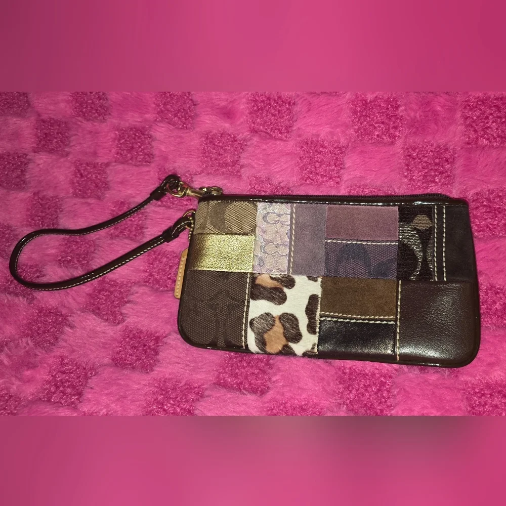 COACH - Vintage Y2k Patchwork Wristlet - Picture 4 of 7